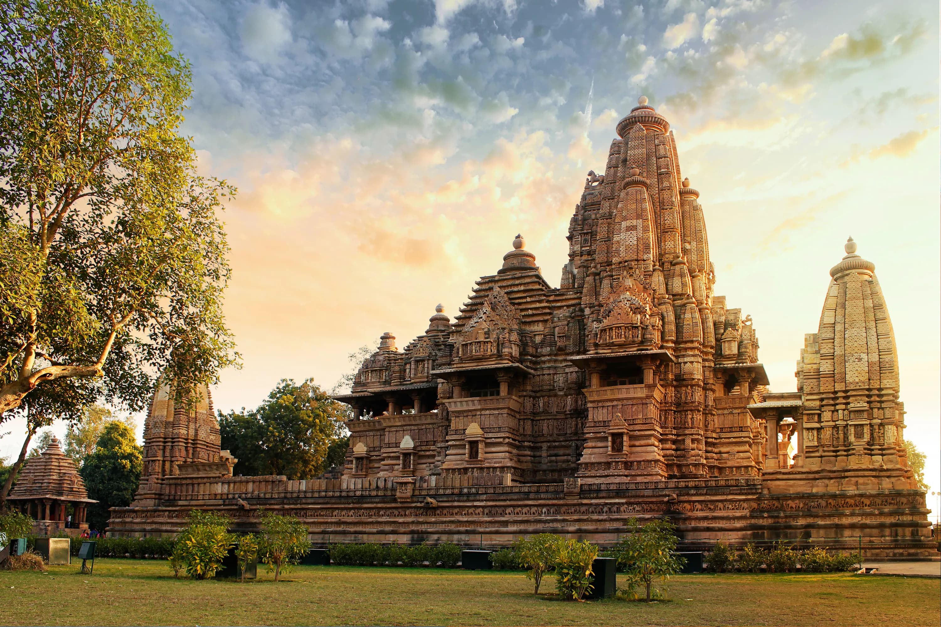 1 Day Private Khajuraho Temple Tour thumbnail 1